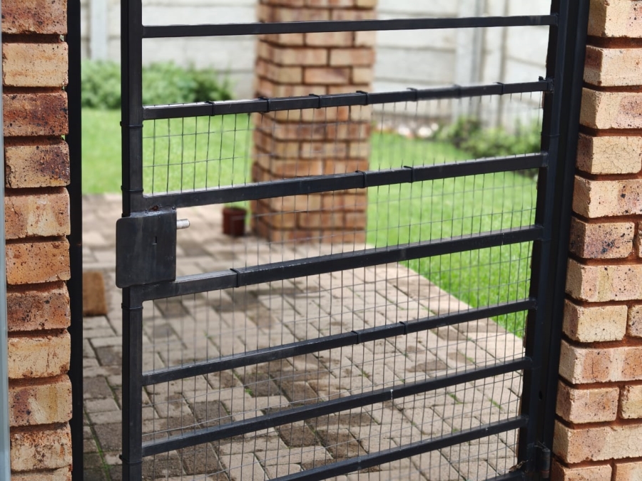 To Let 2 Bedroom Property for Rent in Ngwenya River Estate North West